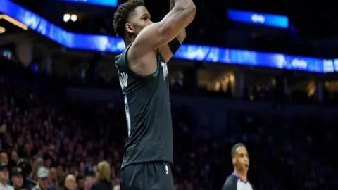 巴洛特利脚后跟射门技巧解析