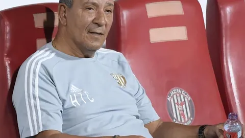 上海海港强势逆转，莱昂纳多关键射门夺中超桂冠